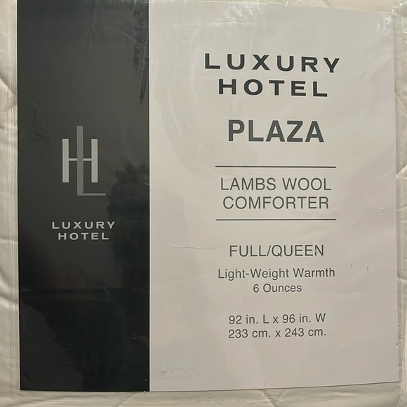 LUXURY HOTEL PLAZA LAMBS WOOL COMFORTER QUILTED WHITE FULL / QUEEN SIZE - Picture 1 of 3
